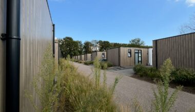 Mag een arbeidsmigrant een boete krijgen omdat hij zijn kamer niet goed stofzuigt?