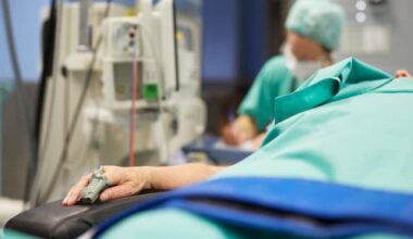 'Geneeskundestudenten doen soms zonder toestemming inwendig onderzoek bij patiënt onder narcose'