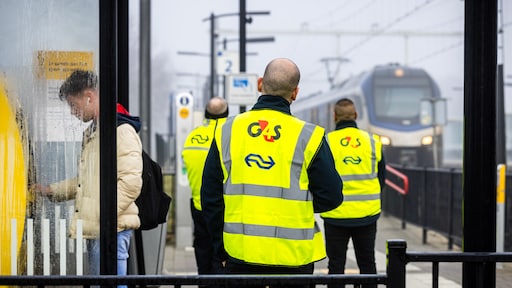 Kabinet wil dat boa in het ov identiteit asielzoekers kan controleren