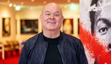 Paul de Leeuw gaat in nieuw programma op reis met mensen met dementie