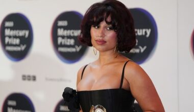 RAYE heeft gestolen auto en songteksten terug: 'Was een rollercoaster'