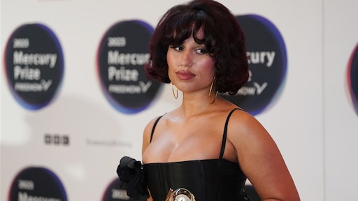 RAYE heeft gestolen auto en songteksten terug: 'Was een rollercoaster'