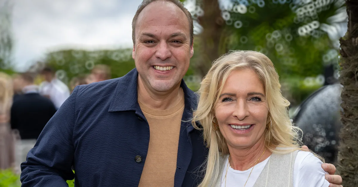 Frans Bauer breekt door foto's overleden familielid