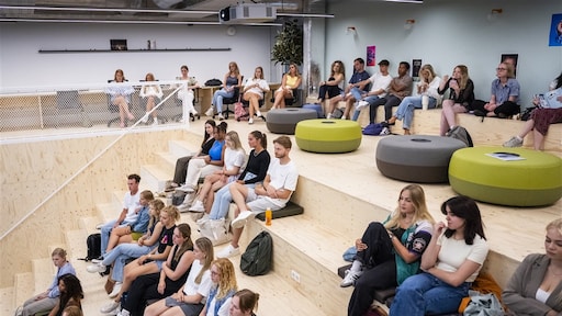 Rente op studieschuld daalt, maar echte blijdschap is er niet: 'Constante onzekerheid'