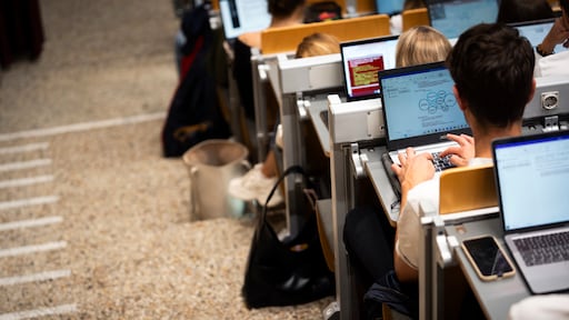 'Buitenlandse studenten weren kost economie miljarden'