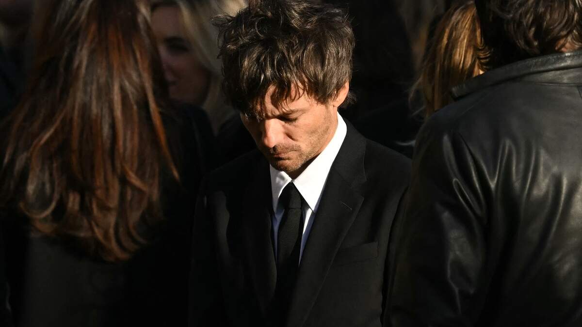 Louis Tomlinson na het bijwonen van de begrafenisdienst van de overleden One Direction-zanger Liam Payne.