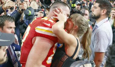 Travis Kelce is dolblij met Taylor Swift, ook als ze liedjes schrijft over zijn edele delen.