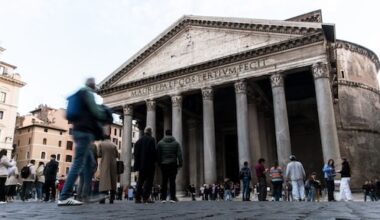 Toerist valt zeven meter naar beneden in Rome na maken selfie en overlijdt