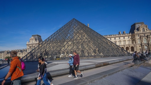 Diefstal bij Louvre in Parijs, museum blijft hele dag gesloten