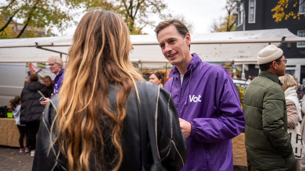 Laurens Dassen van Volt bij een campagne-event.
