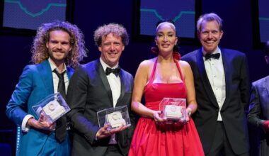 Jochem Myjer, Soundos El Ahmadi en Jan Beuving winnen Poelifinario