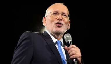 Man (32) aangehouden voor belediging en bedreiging Timmermans op terras