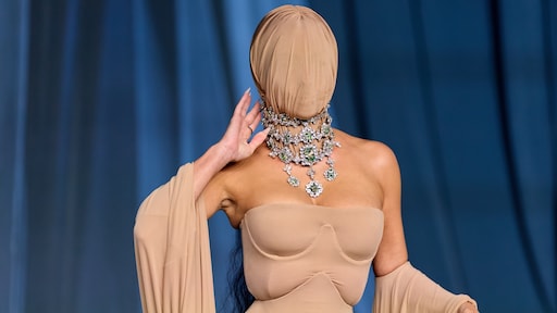 Kim Kardashian pakt uit met opvallende maskerlook bij Oscarmuseumgala - RTL.nl