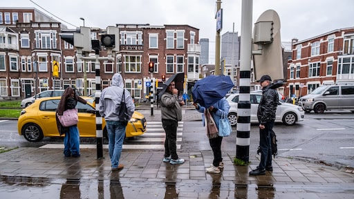 Guur en onstuimig weekend met harde wind en buien