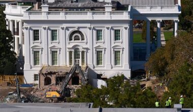 Foto's tonen dat oostvleugel Witte Huis na drie dagen volledig gesloopt is