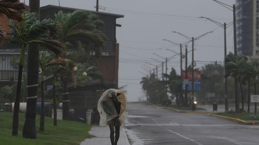 Orkaan Melissa boven Jamaica afgezwakt, Nederlandse Alyssa wacht huiverig af