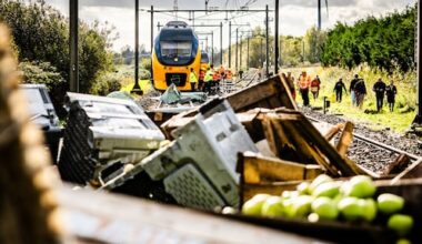 ProRail waarschuwt na botsing trein en vrachtwagen: 'Rijd door slagboom heen'