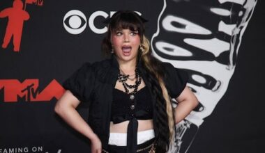 Lola Young naar de rechter vanwege problemen met producer over schrijfrechten