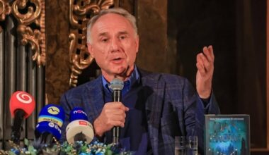 Dan Brown krijgt Platina Boek voor zijn roman Oorsprong