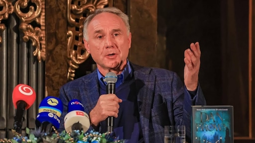 Dan Brown krijgt Platina Boek voor zijn roman Oorsprong