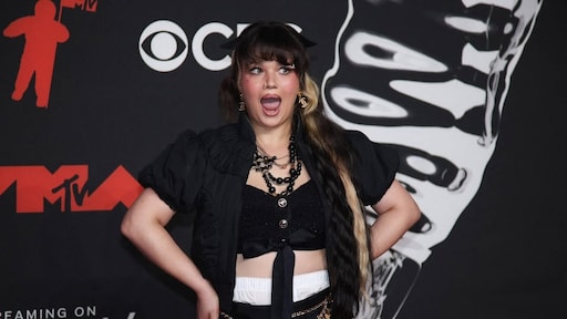 Britse zangeres Lola Young schrapt voorlopig al haar optredens na val