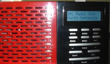 VK: BBC wil wijziging regelgeving lokale radio na schrappen weekendshows