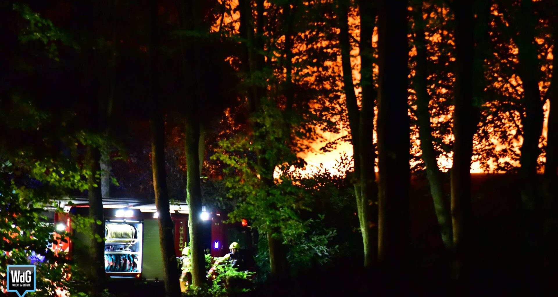 Leegstaand pand aan Stienestraat in lichterlaaie