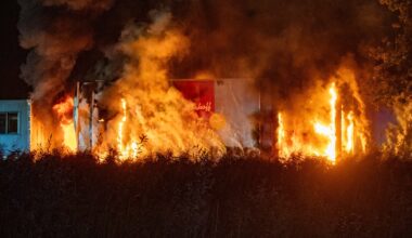 Zeer grote brand aan Raalterweg in Wesepe