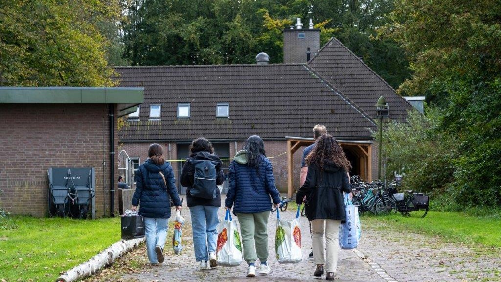 Vijftien mensen in één woning: Tilburg kan de toestroom van nareizigers niet aan - Omroep Tilburg