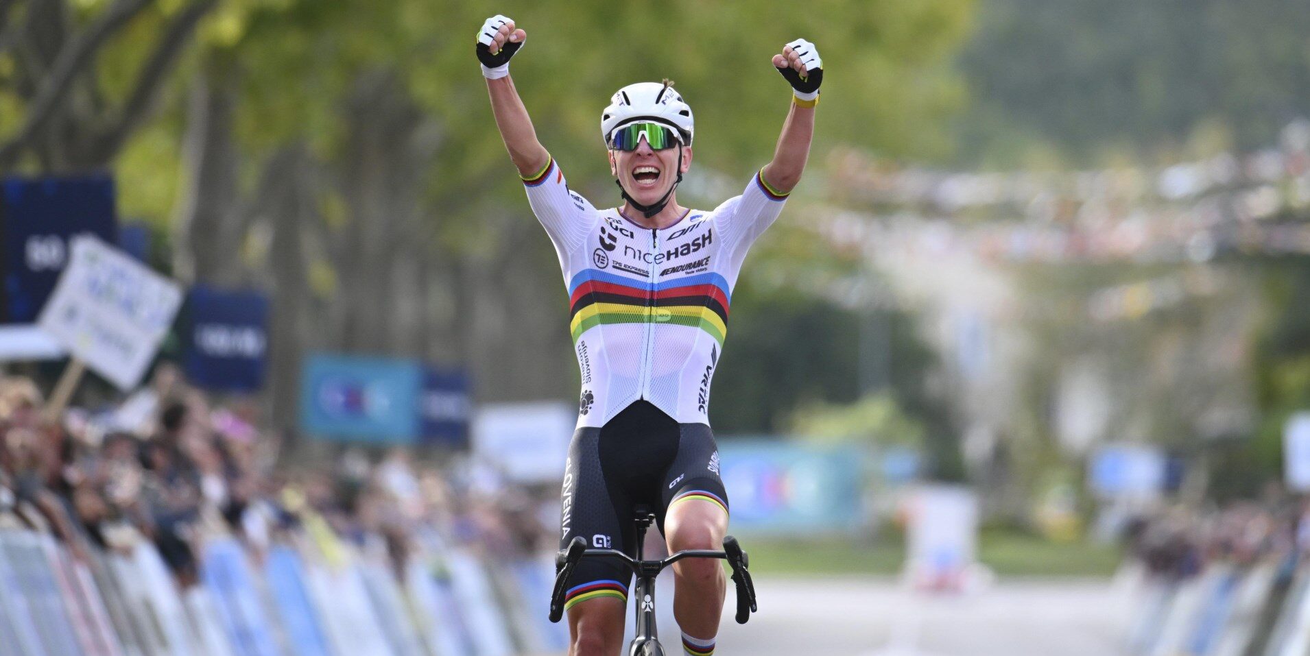 EK 2025: Tadej Pogacar grijpt Europese titel na solo van 75 kilometer, weer zilver Remco Evenepoel