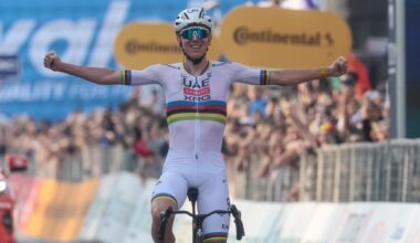 Tadej Pogacar wint Ronde van Lombardije solo