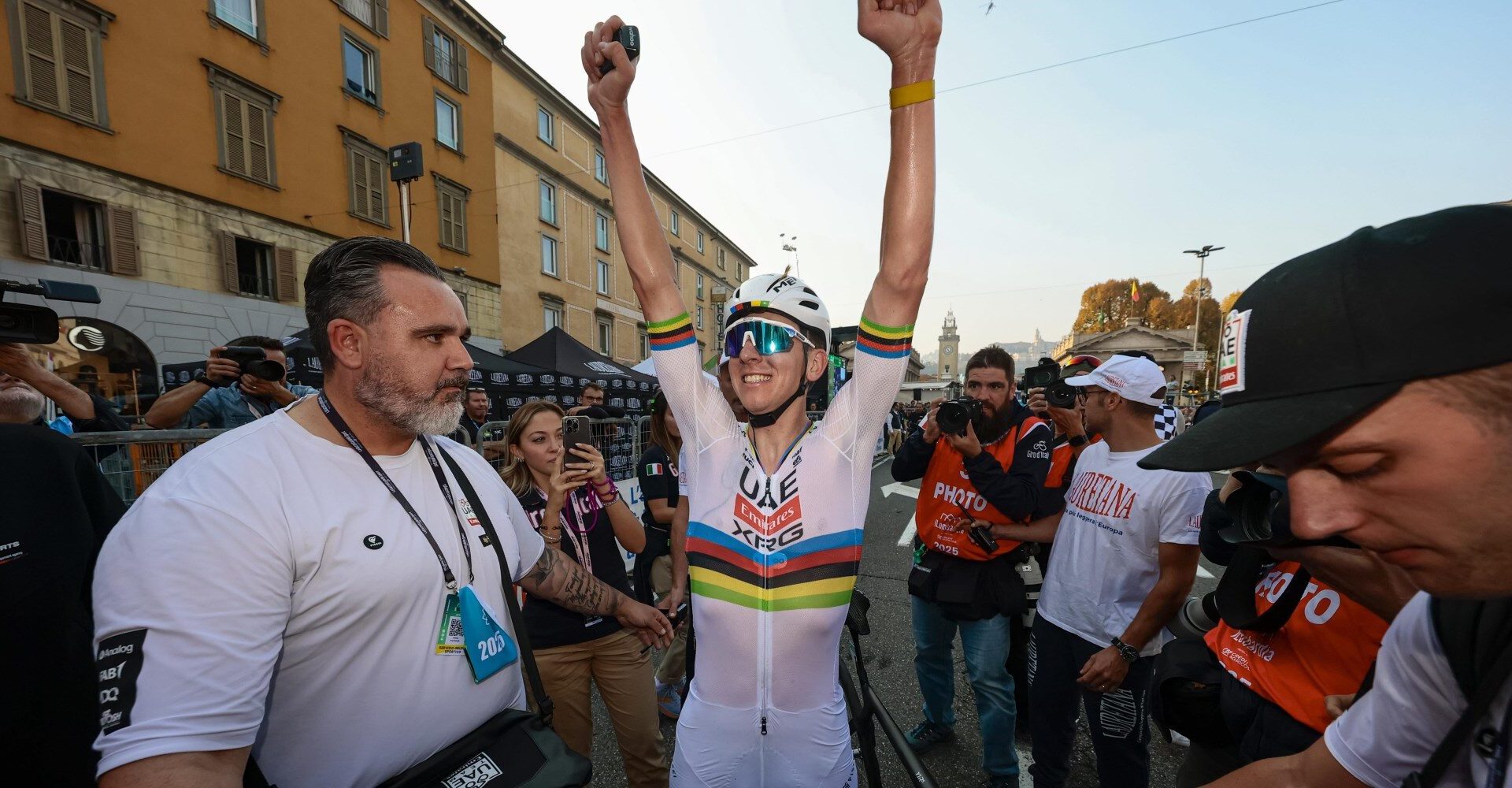 Tadej Pogacar trekt conclusie na vijfde zege in ‘zijn’ Lombardije: “Beste seizoen tot nu toe” - WielerFlits