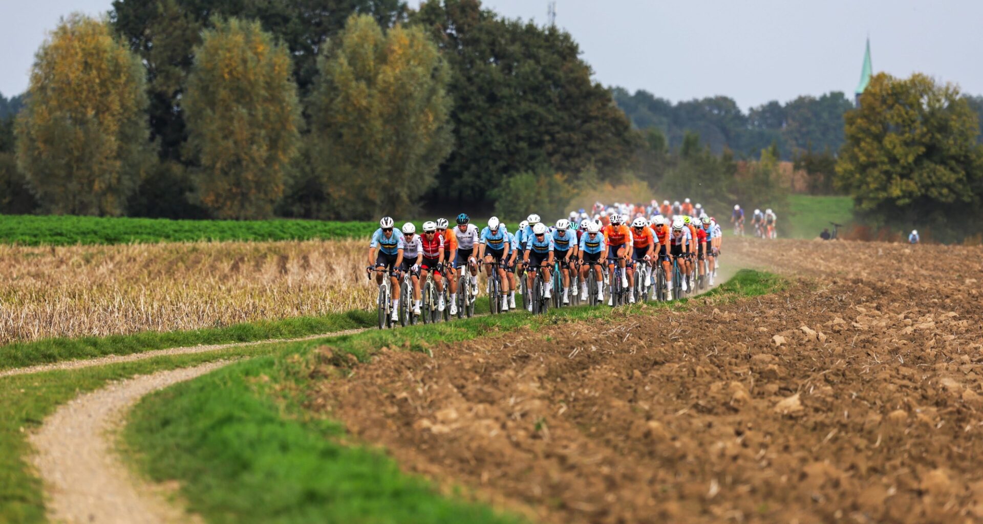 UCI moet niet meteen een melkkoe van de WK Gravel willen maken - WielerFlits