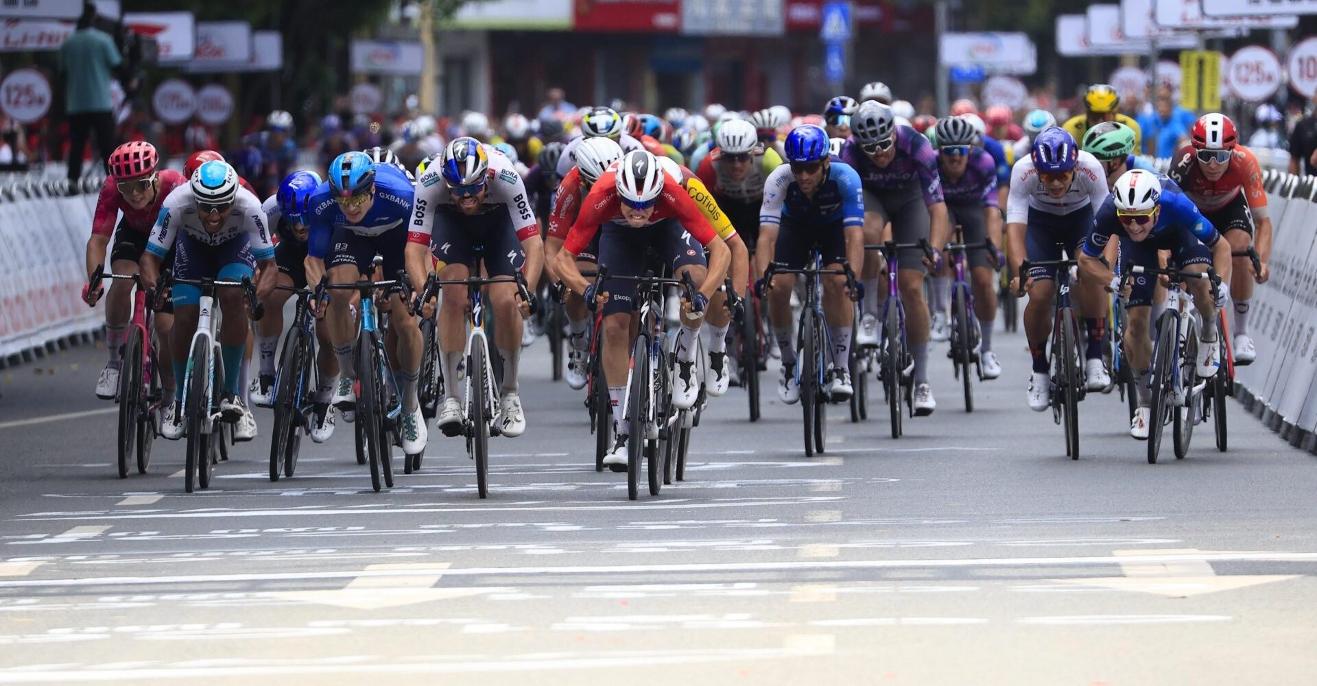 Niet uit het zadel: vier op een rij voor Paul Magnier in Tour of Guangxi 2025