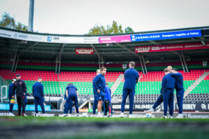 Spelers van FC Twente in het Goffertstadion