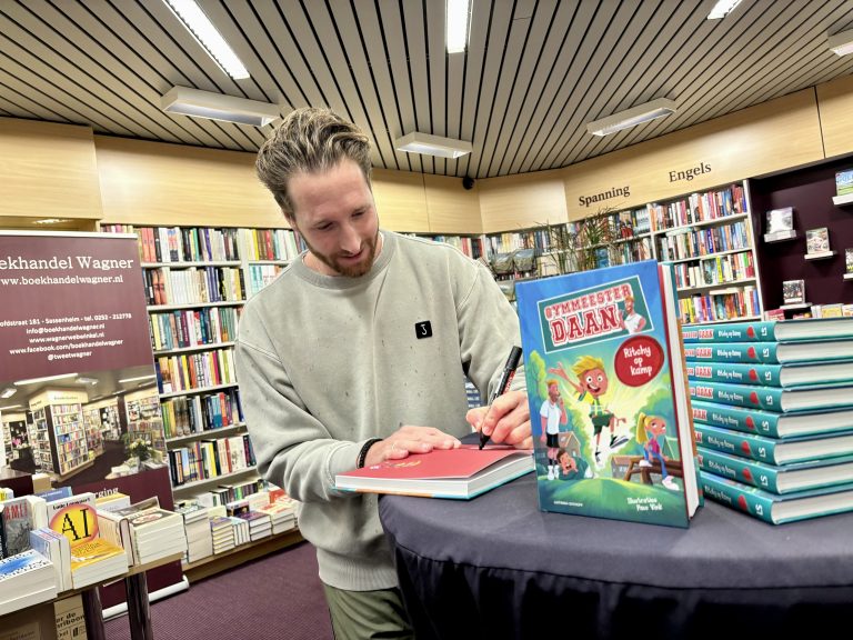 [AUDIO] Gymmeester Daan bij Boekhandel Wagner in Sassenheim voor nieuwe boek Ritchy op kamp