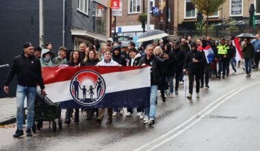 Ondanks afblazen tóch demonstratie tegen AZC; vreedzaam verloop