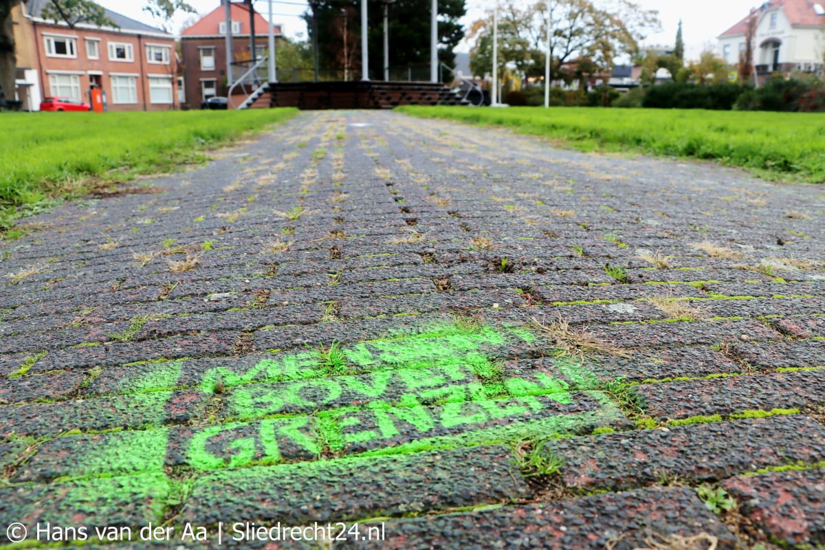 Krijtverfactie actiegroep Dolle Mina op Dr. Langeveldplein