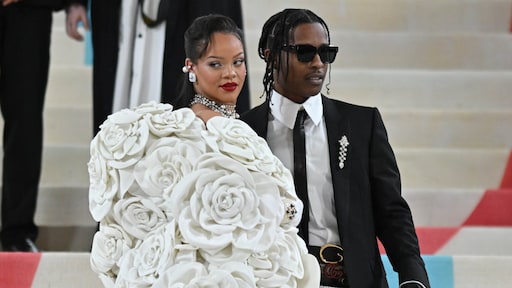A$AP Rocky wakkert huwelijksgeruchten met Rihanna aan