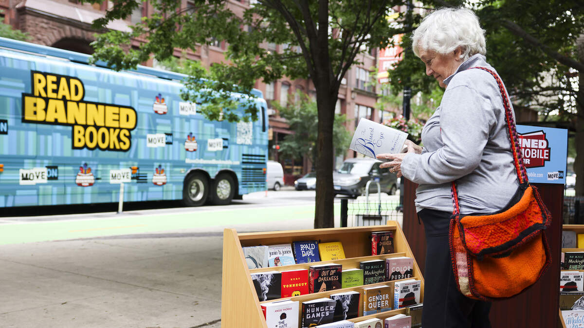 Van ‘1984’ tot ‘The handmaid’s tale’: ook klassiekers ontsnappen niet meer aan boekencensuur in de VS