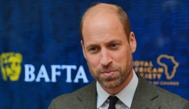 Prins William scheurt op elektrische step over landgoed Windsor Castle: 'Best leuk'