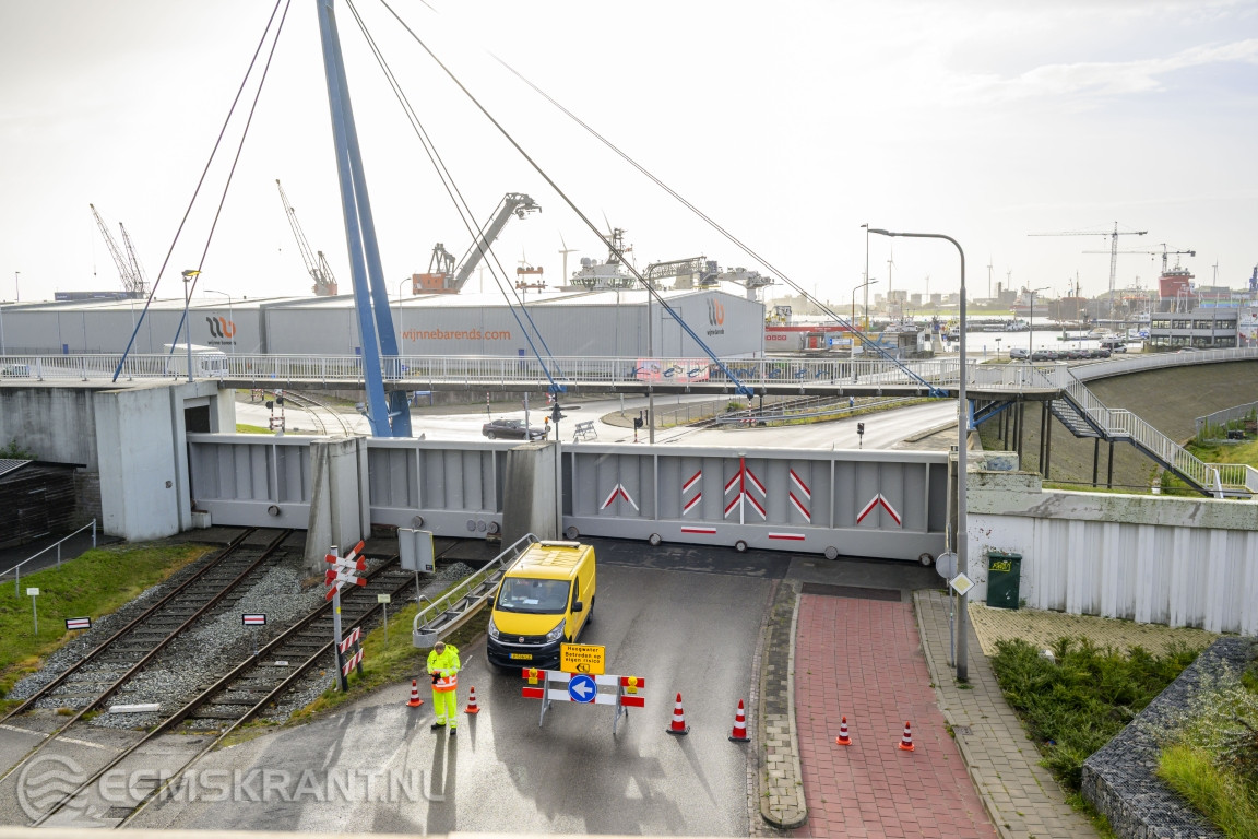 Waterschappen sluiten dijkdoorgangen bij Delfzijl vanwege verhoogde waterstand, parcours Zeemijlenloop wordt aangepast - Eemskrant.nl