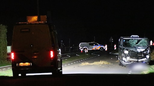 Fietser op Texel overleden na aanrijding met taxibus - RTL.nl