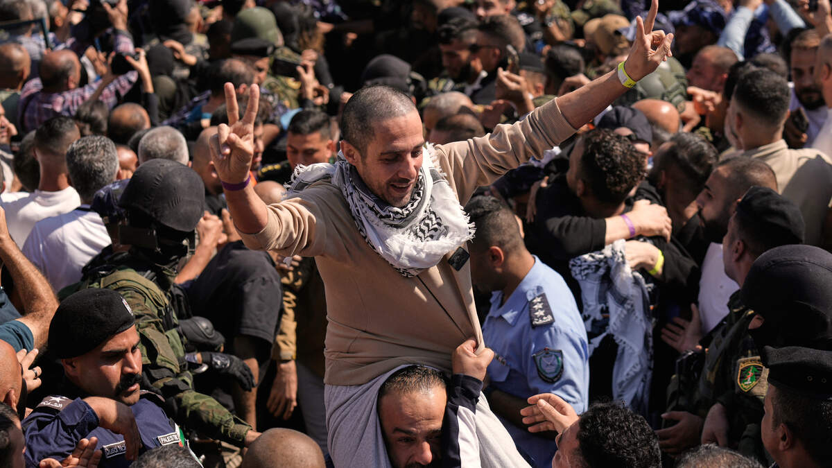 Tientallen Palestijnse gevangenen vrijgelaten in Ramallah, Trump zet koers naar Egypte - De Standaard