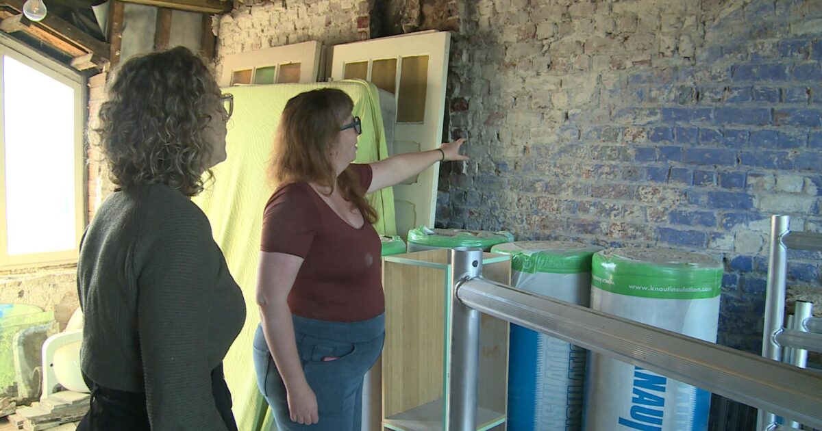 Koppel in Eeklo ontdekt 100 jaar oude muurschildering in hun…