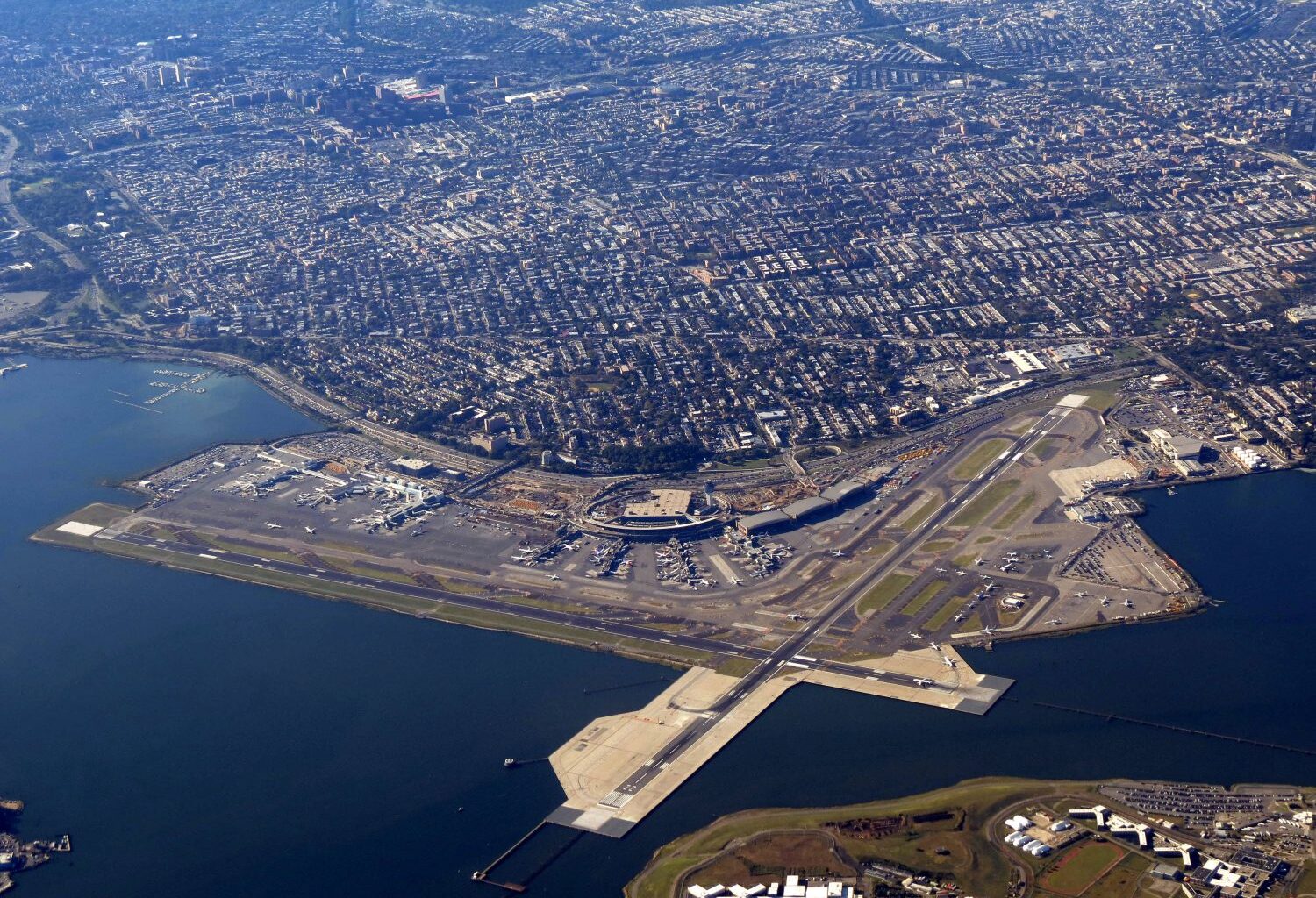 Duur grapje: Delta-vliegtuigen botsen op elkaar