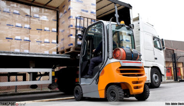 Getuige stopt dronken vrachtwagenchauffeur die wegreed tijdens het lossen