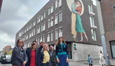 “Twintig jaar lang heb ik gezwegen”: deze krachtige boodschap (met donker randje) gaat schuil achter muurschildering in Leuven