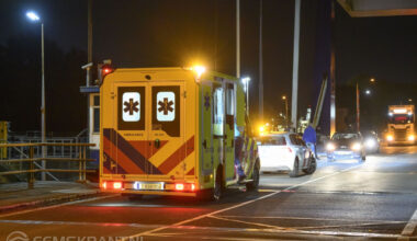 Verkeershinder na kop-staartbotsing op brug bij Farmsum - Eemskrant.nl