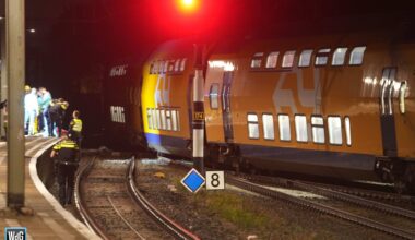 Persoon overleeft aanrijding met trein bij NS-station